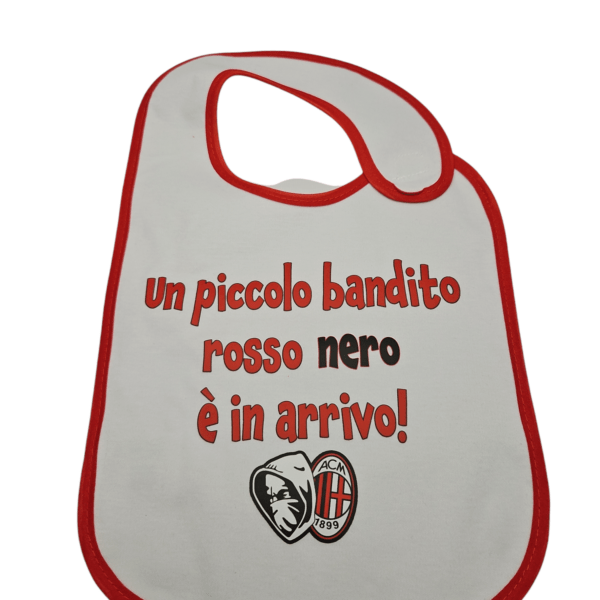 Bavaglino bimbo personalizzato un piccolo bandito rossonero è in arrivo