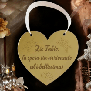 Targa in plex forma cuore personalizzata arriva la sposa idea accessorio matrimonio - immagine 3