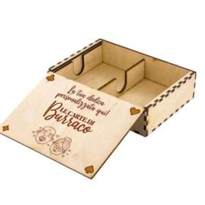 Scatola porta carte da gioco in legno personalizzabile con frase o dedica incisa - immagine 5