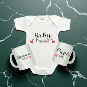 Tris famiglia coordinato tazze personalizzate mamma e papà con nome e body neonato - immagine 2