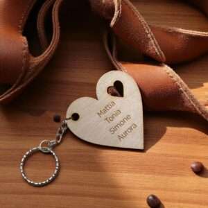 Cuore in legno inciso a portachiavi personalizzabile con dedica o nome - immagine 4