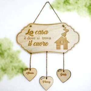 Targa famiglia in legno personalizzata la casa dove si trova il cuore con nomi incisi - immagine 2