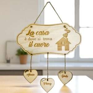 Targa famiglia in legno personalizzata la casa dove si trova il cuore con nomi incisi - immagine 3