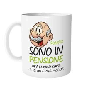 Tazza idea regalo pensione personalizzata con frase ora l’unico capo che ho è mia moglie