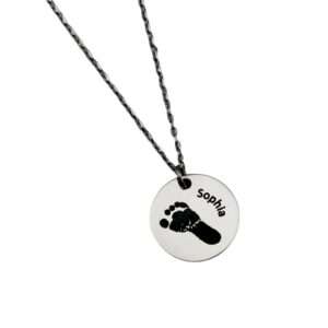 Collana personalizzata ad incisione con piedino e nome idea regalo per neomamma o neopapà