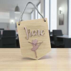 Decorazione personalizzata in legno per stanzetta bimbi con nome e personaggio - immagine 3