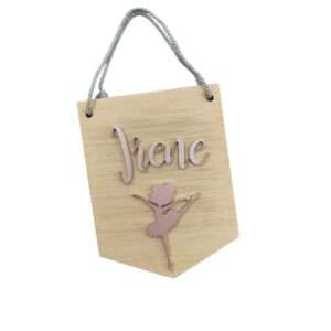 Decorazione personalizzata in legno per stanzetta bimbi con nome e personaggio - immagine 4